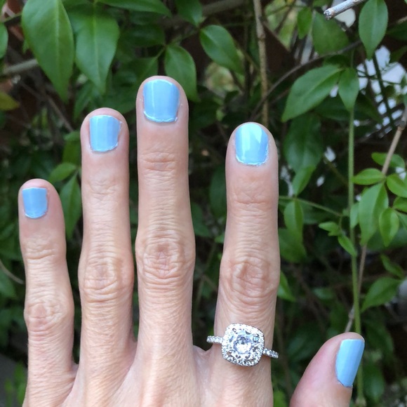 Gorgeous Cubic Zirconia Statement Ring - Picture 4 of 4